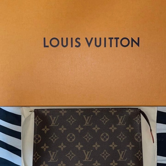 Louis Vuitton Toiletry Pouch 26 - Picture 7 of 8